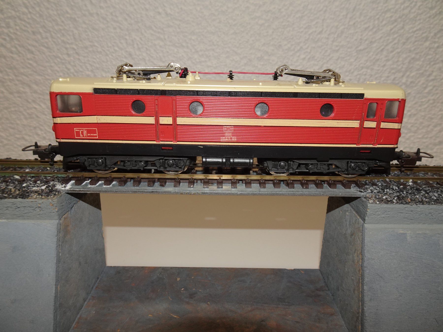 Lima Modellini di ferrovie: Lima 208060LG  ÖBB 1043.01  H0 DC – Usato da Hinwil venduto da Berling0 1