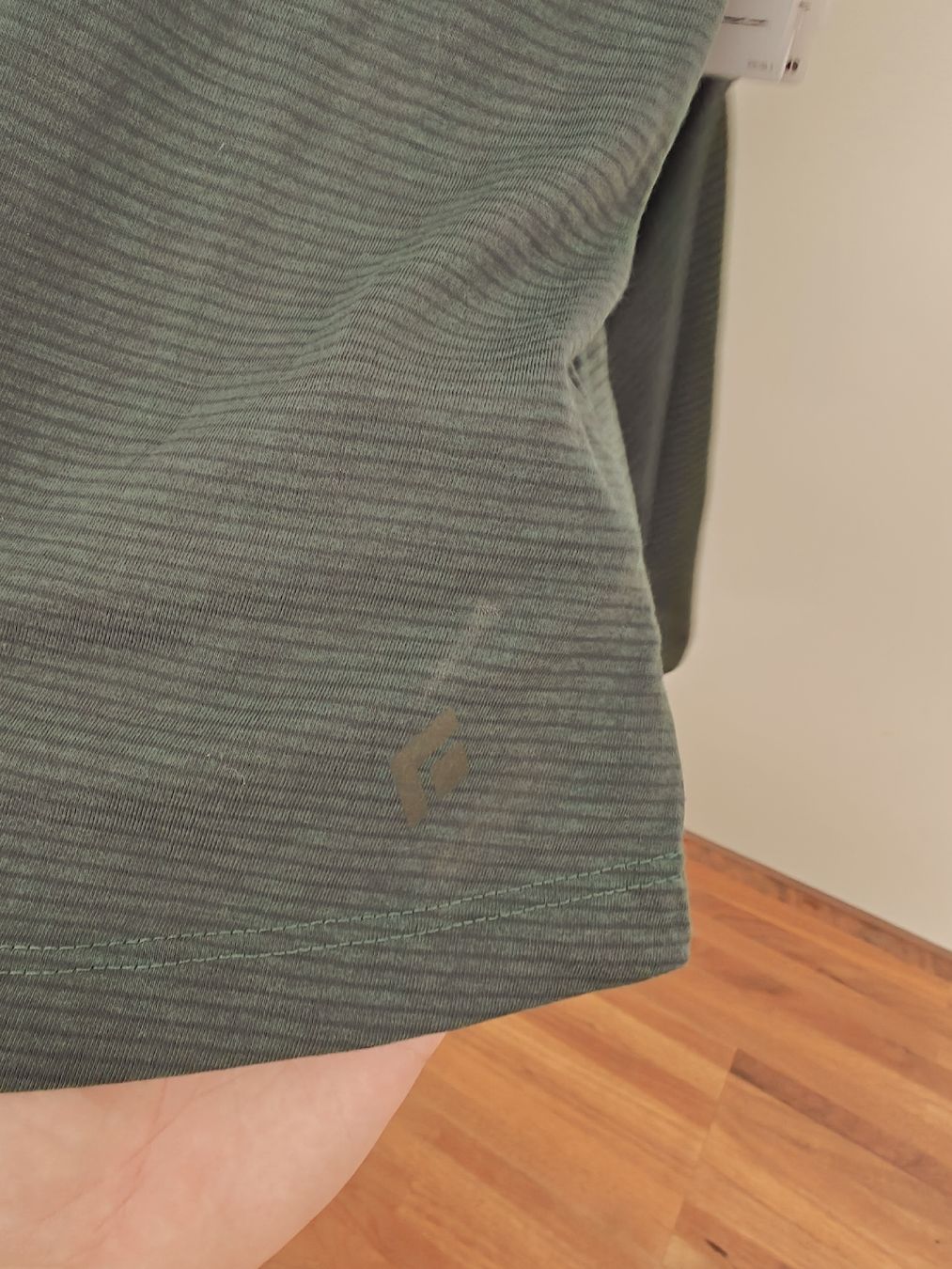Black Diamond Tops: NWT Black Diamond "Splitter" Crossover Open-Back Tank Top –  – Neuf avec emballage d'origine à Wabern par kat_w92r 2