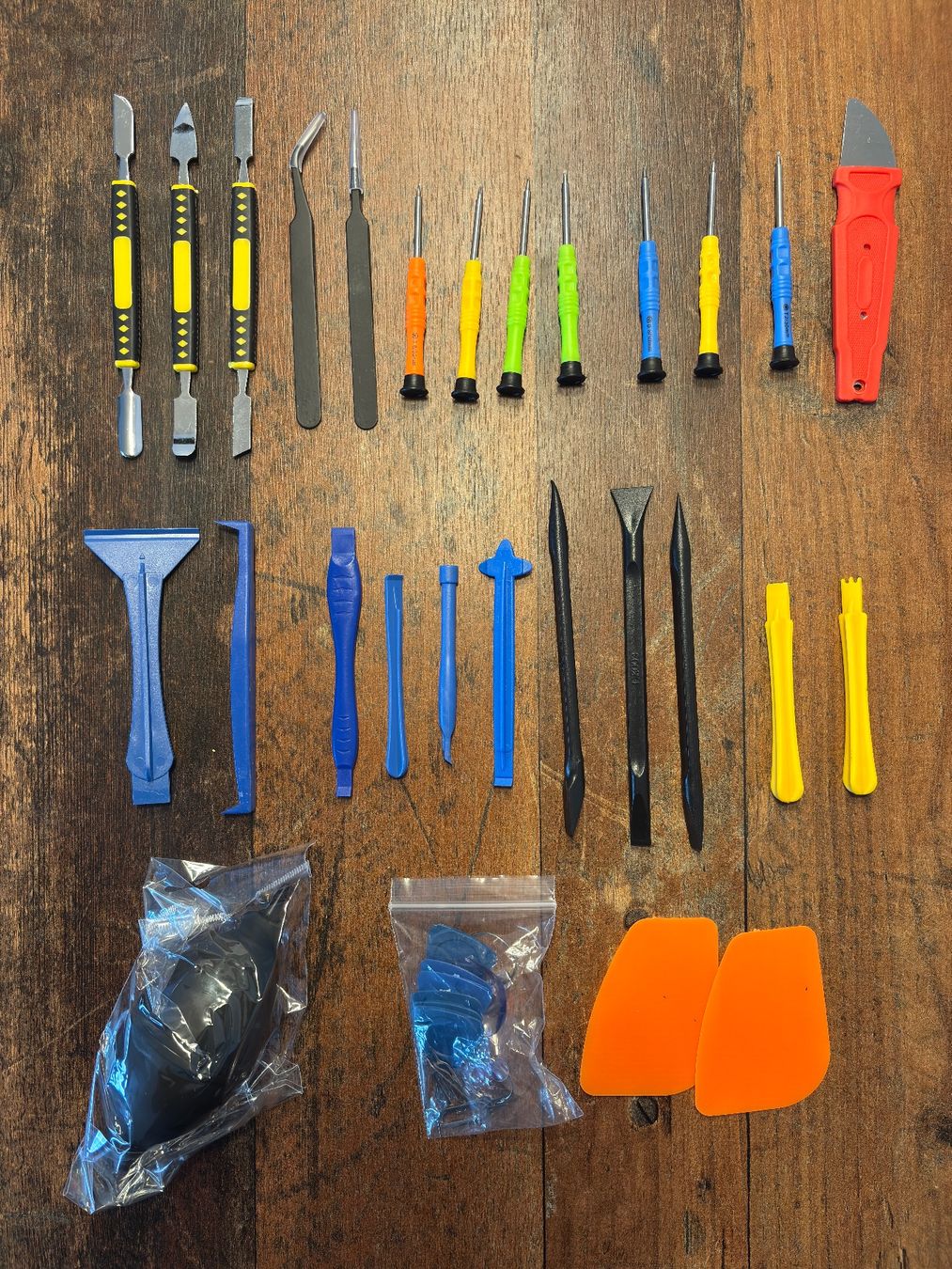Tutti gli attrezzi: Handy Reparatur Set 46-teilig – iPhone / Android / Tablet – Nuovo e nell'imballaggio originale da Sonterswil venduto da dwidi