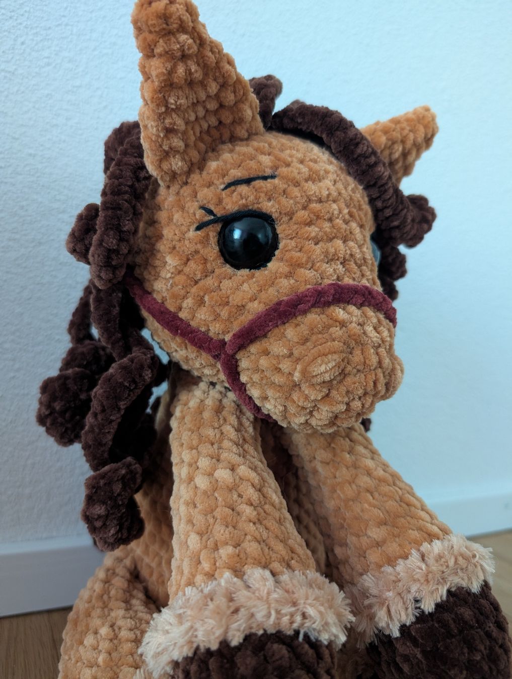 Giocattoli: Amigurumi sitzendes Pferd 31cm – Nuovo (secondo la descrizione) da Beromünster venduto da Shelly9296 1