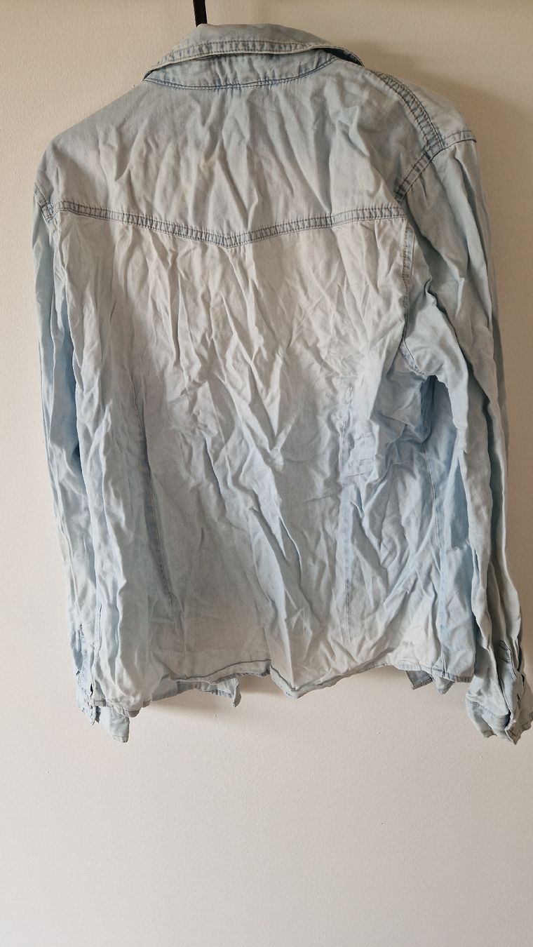 Only Blusen: Jeanshemd hellblau Grösse M guter Zustand – Gebraucht aus Muri b. Bern von ikeasnuggi 2