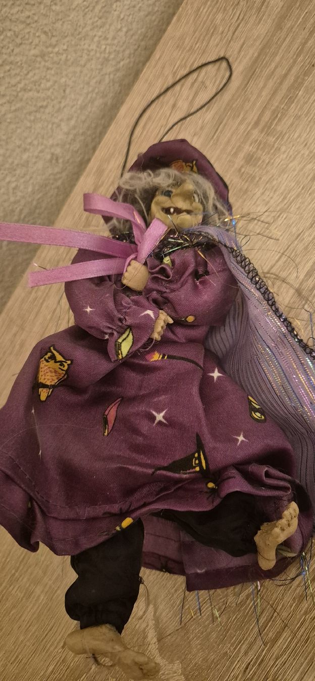 Tutte le decorazioni: Petite figurine sorcière décorative état neuf – Usato da Genève venduto da Bayoushi 2
