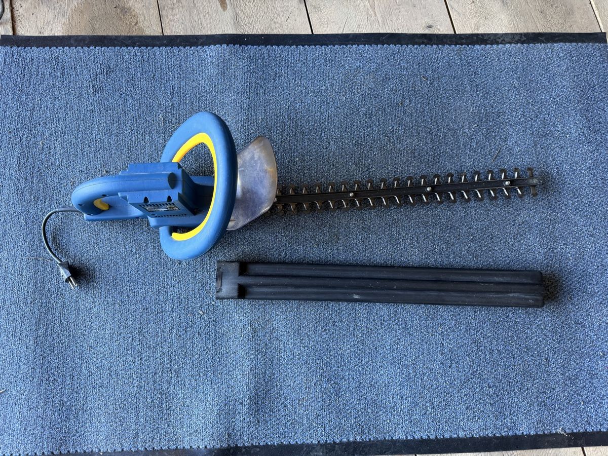 Tutte le macchine: Heckenschere elektrisch Royal – Usato da Plasselb venduto da MatthD 1