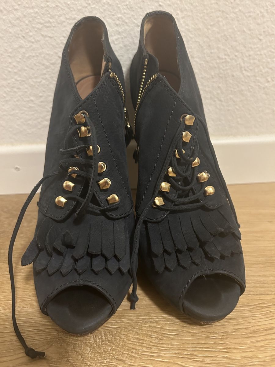 Scarpe da donna: Stylish Beautiful Peep-Toe Heels – Nuovo (secondo la descrizione) da Zürich venduto da sel_tvq7