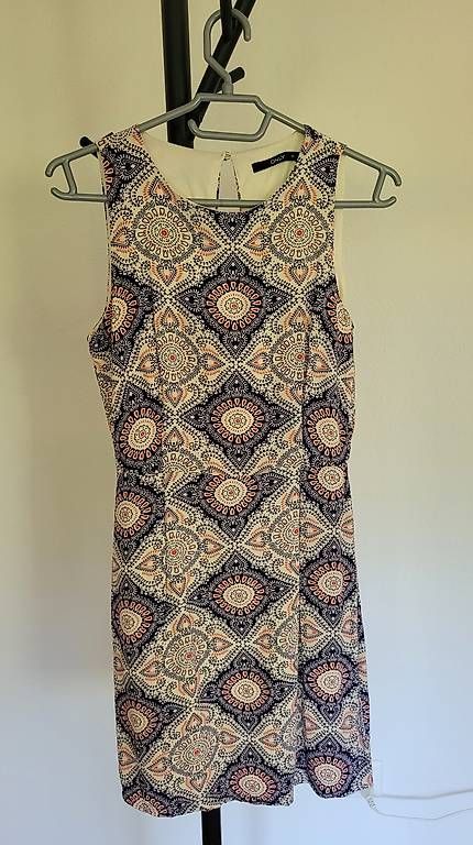 Only Vestiti: NEU Sommerkleid mit Muster Grösse 34 – Nuovo (secondo la descrizione) da Gutenswil venduto da schmidii