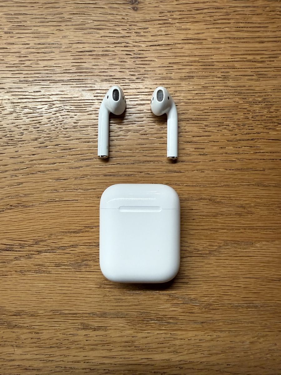 Apple Cuffie: Apple AirPods 1.Generation mit Ladecase – Nuovo (secondo la descrizione) da Appenzell venduto da isa_qt76 1