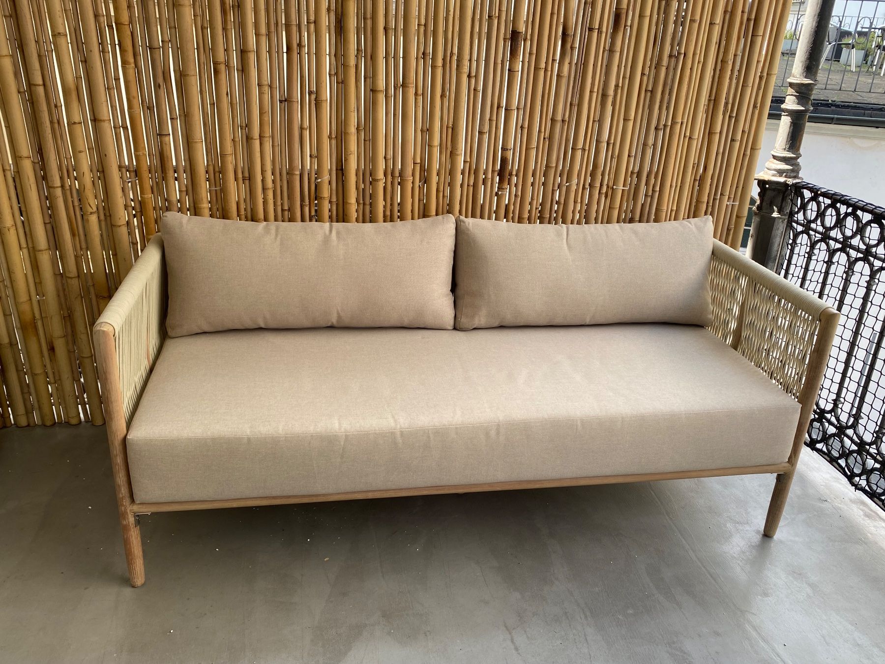 Livique Divani: Outdoor Sofa von Livique – Usato da Horgen venduto da Nathigruen