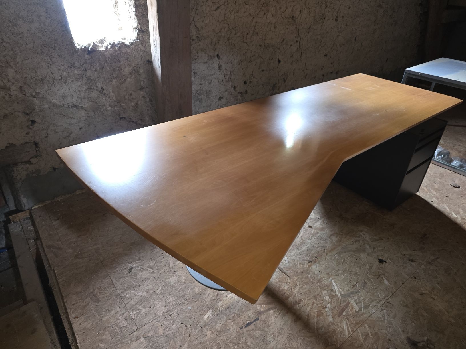 Bureaux: Massiver Schreibtisch mit Korpus – D'occasion à Oltingen par raebinator 1