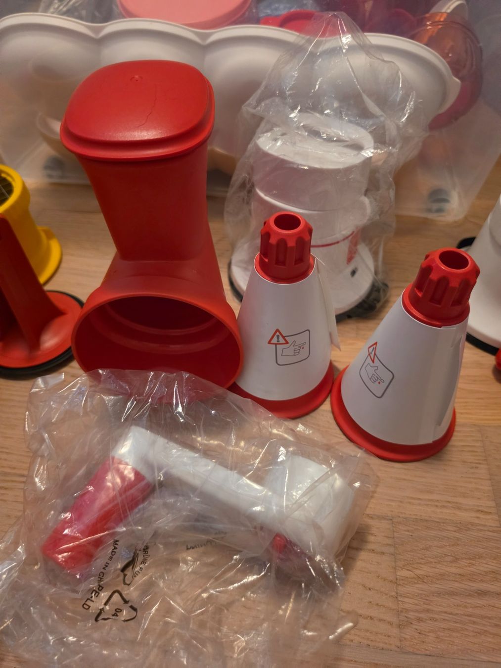Tupperware Appareils de cuisine: Tupperware Fusion Master rot weiss – Neuf (Voir description) à Widnau par iri_7jfb