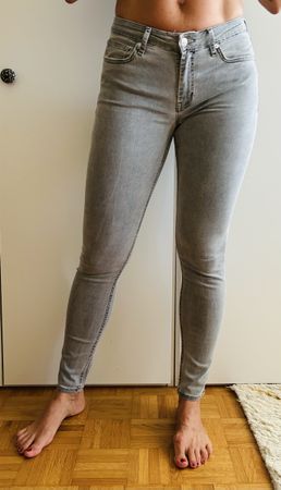 MANGO Skinny Jeans grau – Gr. 38 – figurbetont
