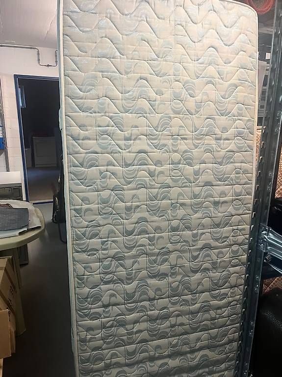 Matelas: Matratze 90x200 cm – D'occasion à Büsserach par jiv_gd5h