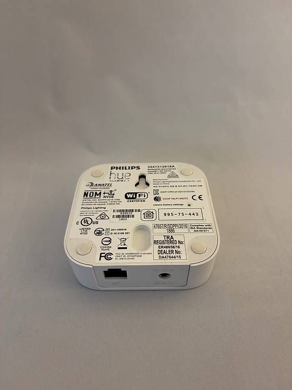 Hub & Switch: Hue Brigde v2 – Usato da Wängi venduto da Stauni 1