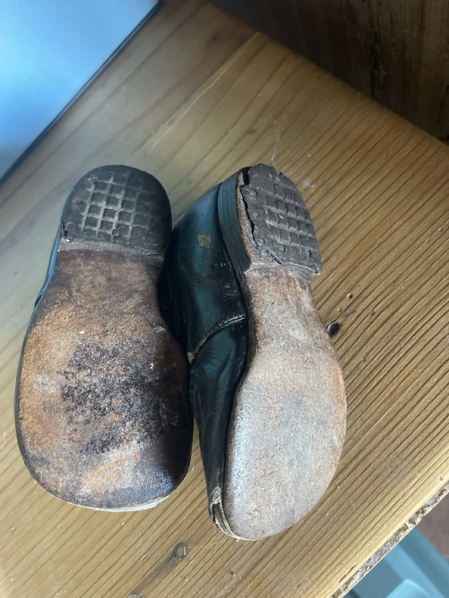Scarpe per ragazzi: Antike Kinderschüehli Kinderschuhe – Usato da Horgen venduto da Aruscha 1