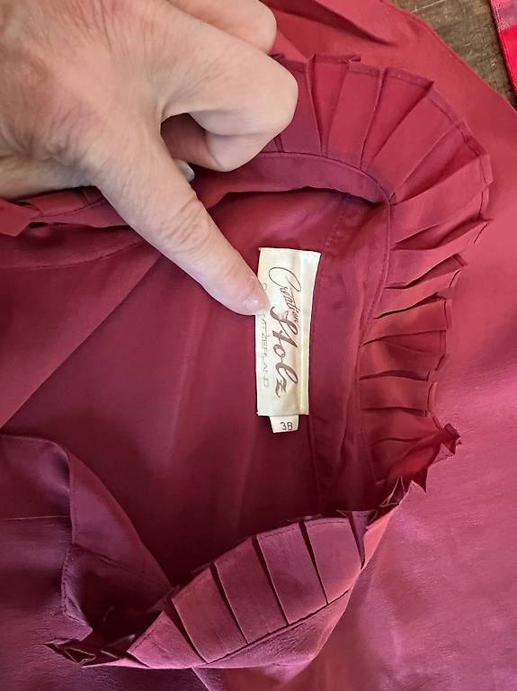 Camicette: Dunkelrote Seidenbluse Gr. 38 – Usato da Zürich venduto da Koereli01 3