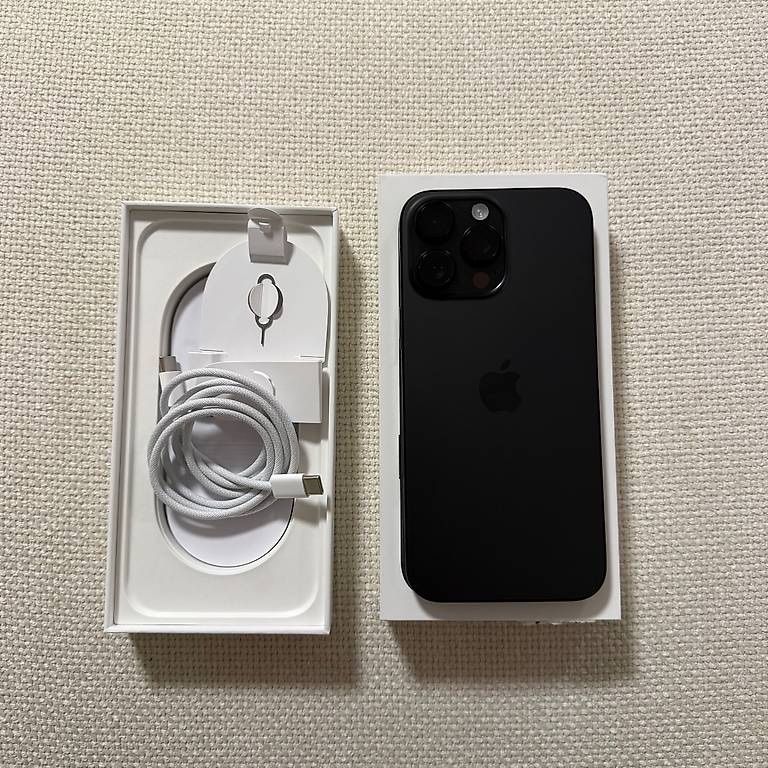 Apple Portables: Apple iPhone 16 Pro Max 256GB Black Titanium – D'occasion à Oftringen par HaMi91