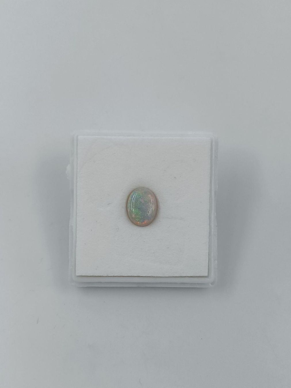 Pietre preziose: 1 WEISSER OPAL CABOCHON 7.34 CT. – Usato da Luzern venduto da EdiGem