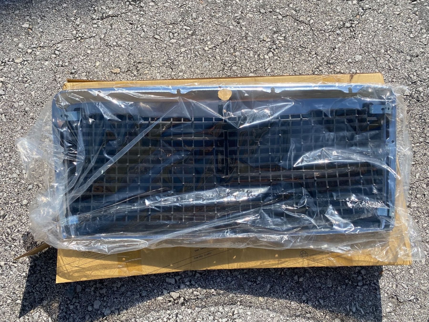 Mercedes-Benz Tutti pezzi di ricambio auto: Calandre de Mercedes W124 NEUVE – Nuovo e nell'imballaggio originale da Ardon venduto da a_laroyale 1