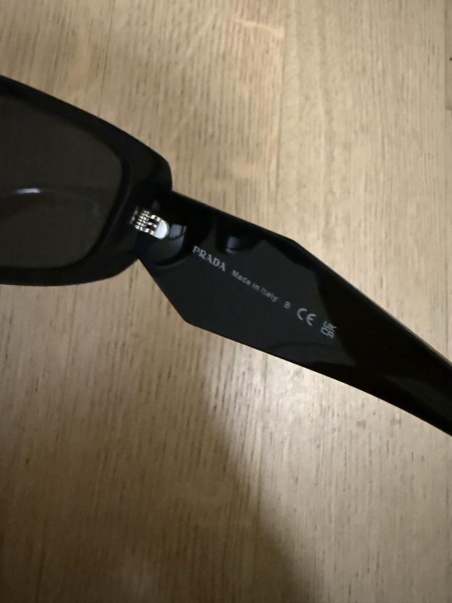Prada Brillen & Gläser: Schwarze Sonnenbrille PRADA  – Gebraucht aus Winterthur von Lxh.568 3