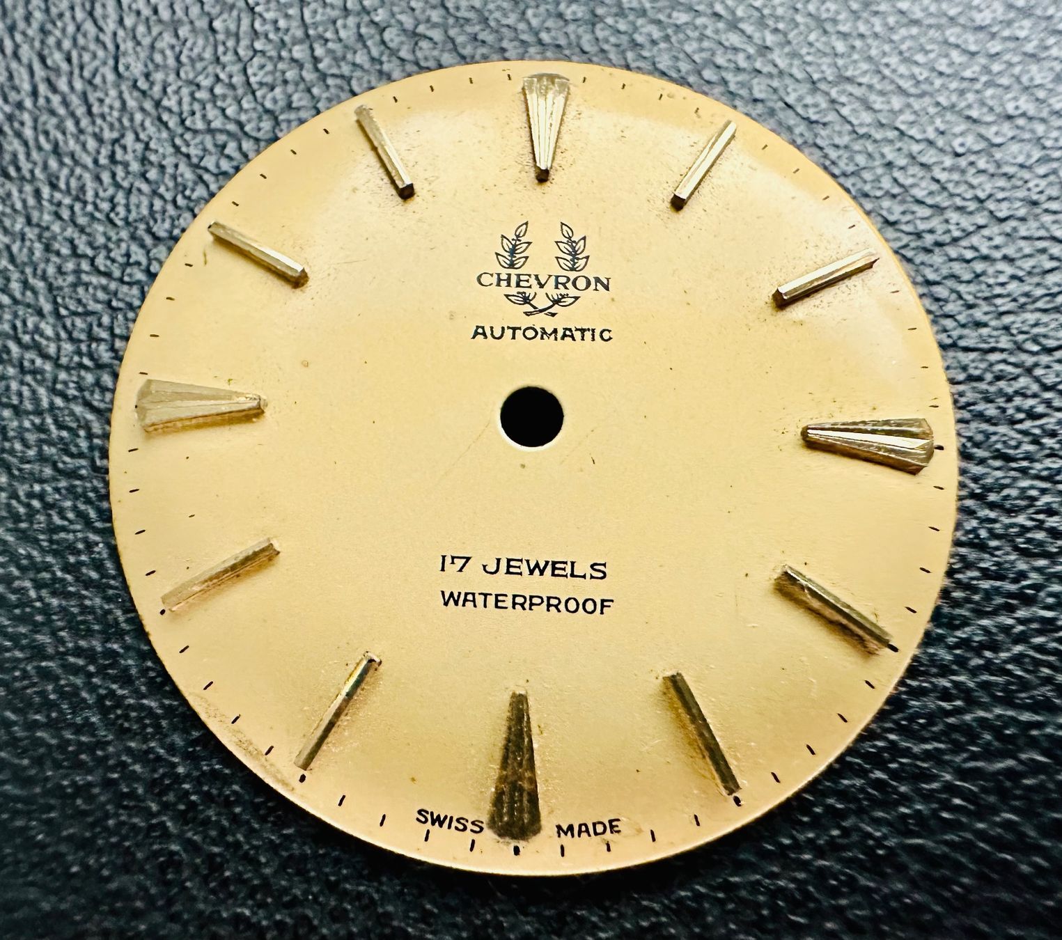 Swiss Uhren: CHEVRON Swiss Made Automatic - CADRAN 28.5 mm – Gebraucht aus Conthey von advisia