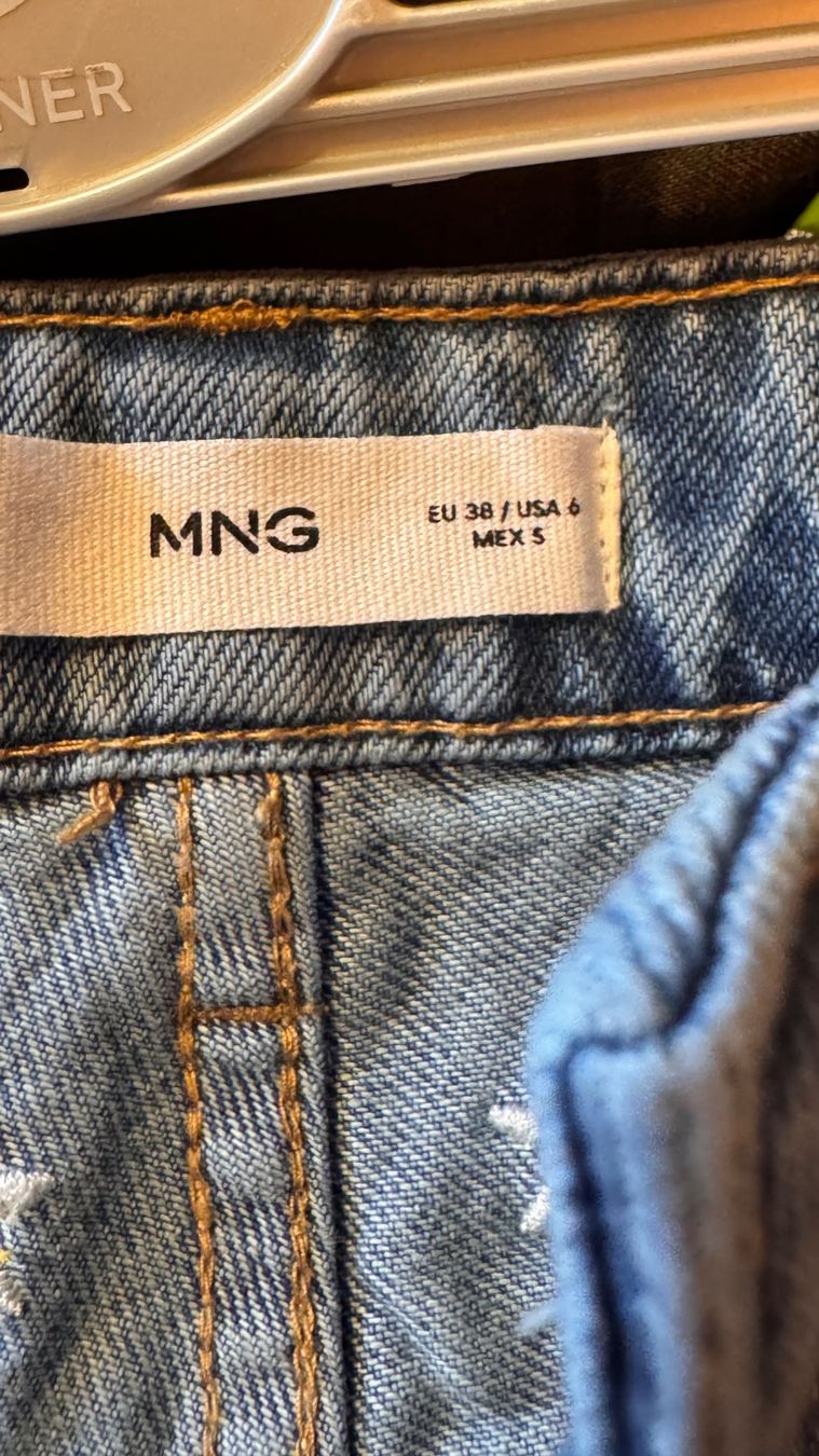 Jeans: Bestickte Jeans-Shorts – Gebraucht aus La Punt Chamues-ch von Mausibeinli 2
