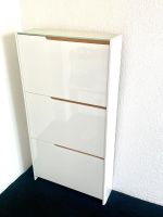 Eleganter Schuhschrank (Design: Zermatt, Möbel Pfister)