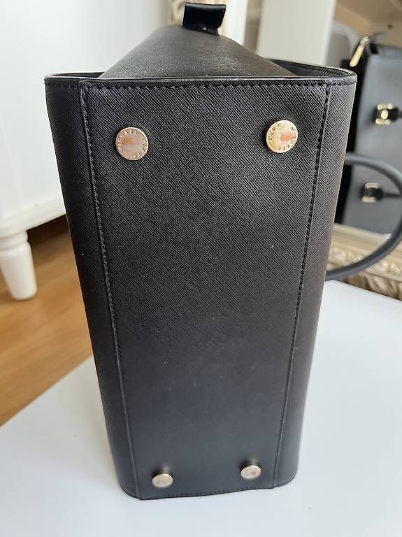 Michael Kors Altro in  Abbigliamento & Accessori: MICHAEL Michael Kors Selma Large  Black Saffiano Leather – Usato da Mendrisio venduto da I.K. 2