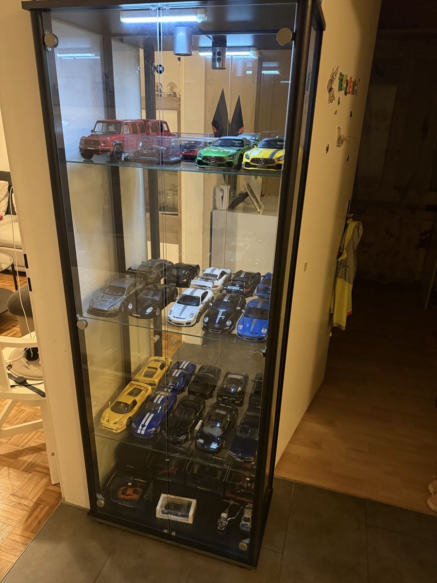 Vetrine: Vitrine schwarz mit Beleuchtung  – Usato da Spreitenbach venduto da dhy_qtm8