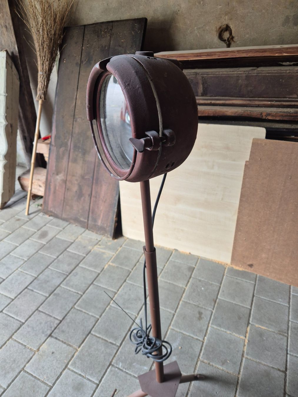 Lampade: Stehlampe Scheinwerfer Retro Industrie Designe – Nuovo (secondo la descrizione) da Schafhausen i. E. venduto da Grindelwald2