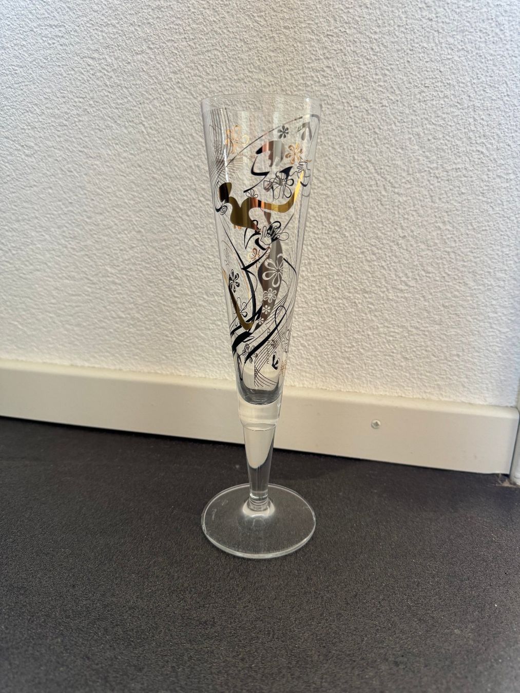 Ritzenhoff Bicchieri: Ritzenhoff Champagnerglas "Dance" design MICHAL SHALEV – Usato da Fribourg venduto da tschjoly