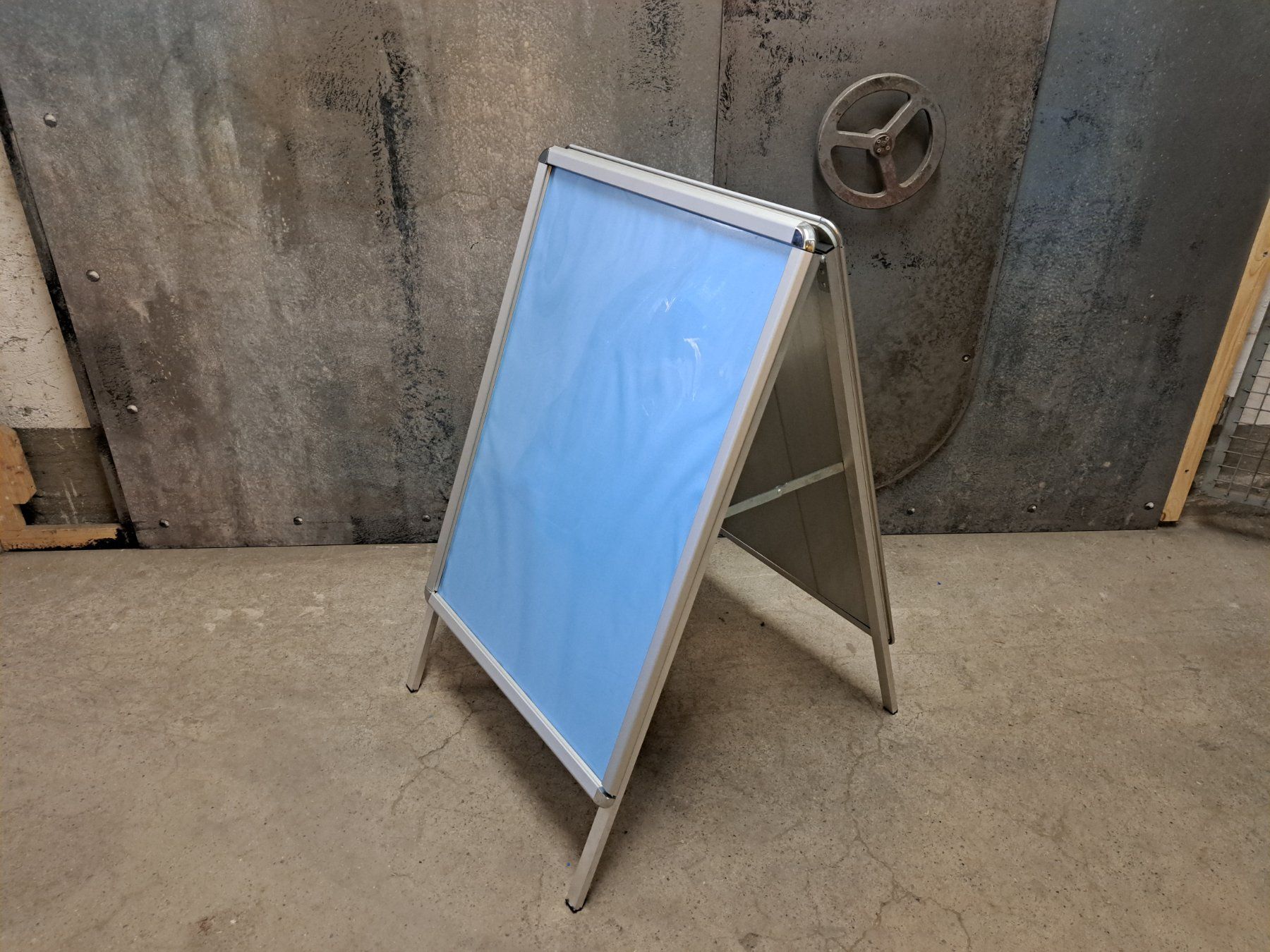 Carte collezionabili: Kundenstopper Stehle Wechselrahmrn Display – Usato da Belp venduto da deal-now