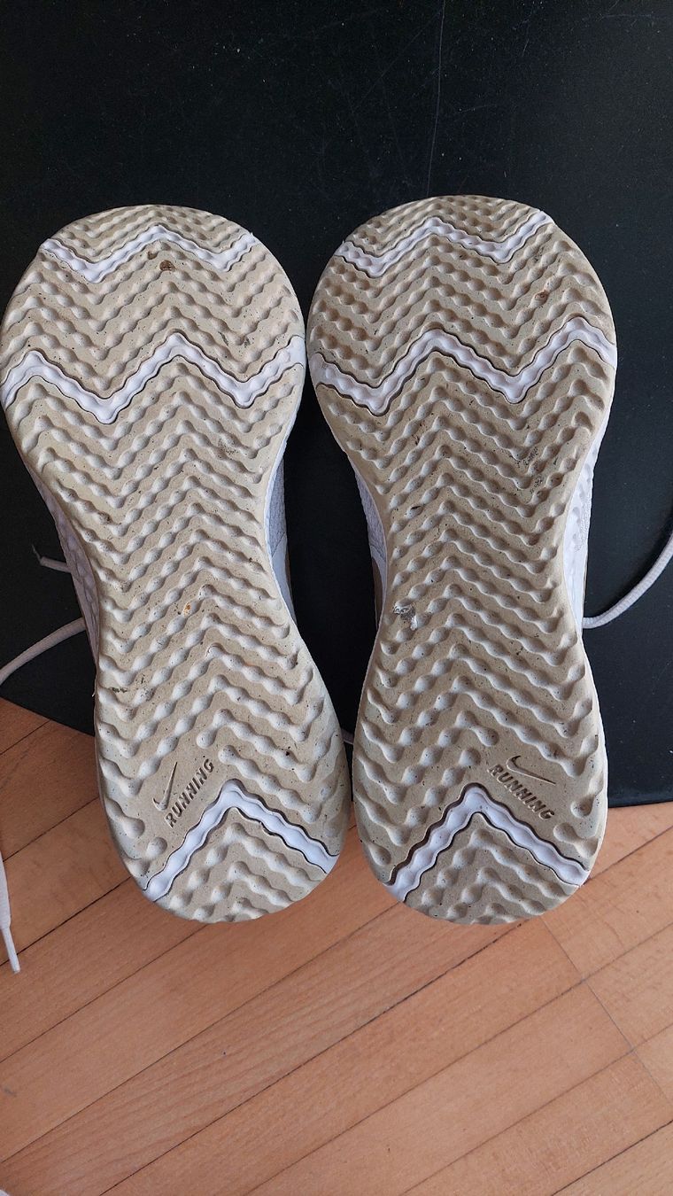 Nike Herrenschuhe: Nike Revolution 5, Grösse 39 – Gebraucht aus Veltheim AG von gave04 1