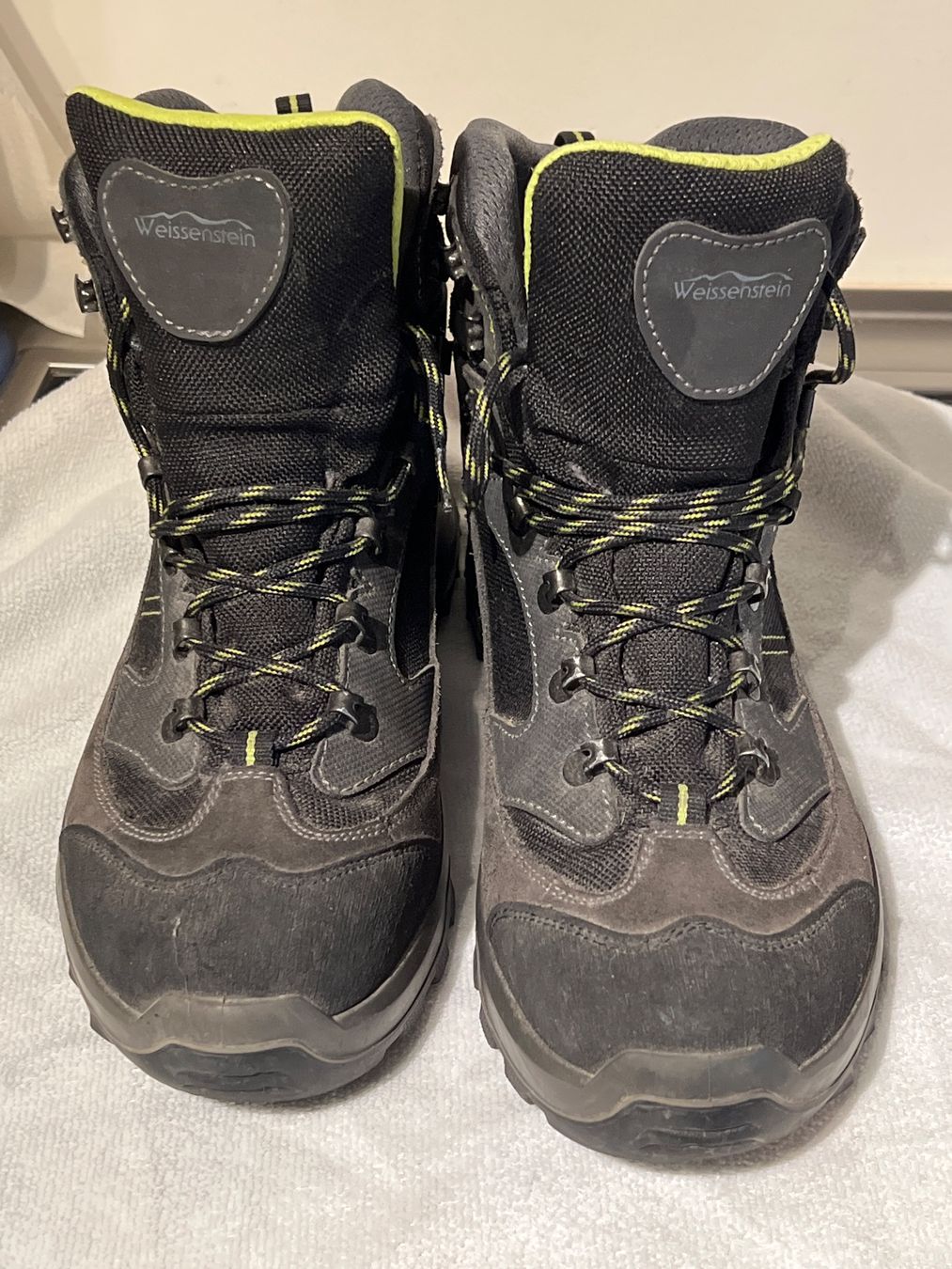 Scarpe da uomo: Wanderschuhe Gr 44 – Usato da Basel venduto da Winniepuuh 1