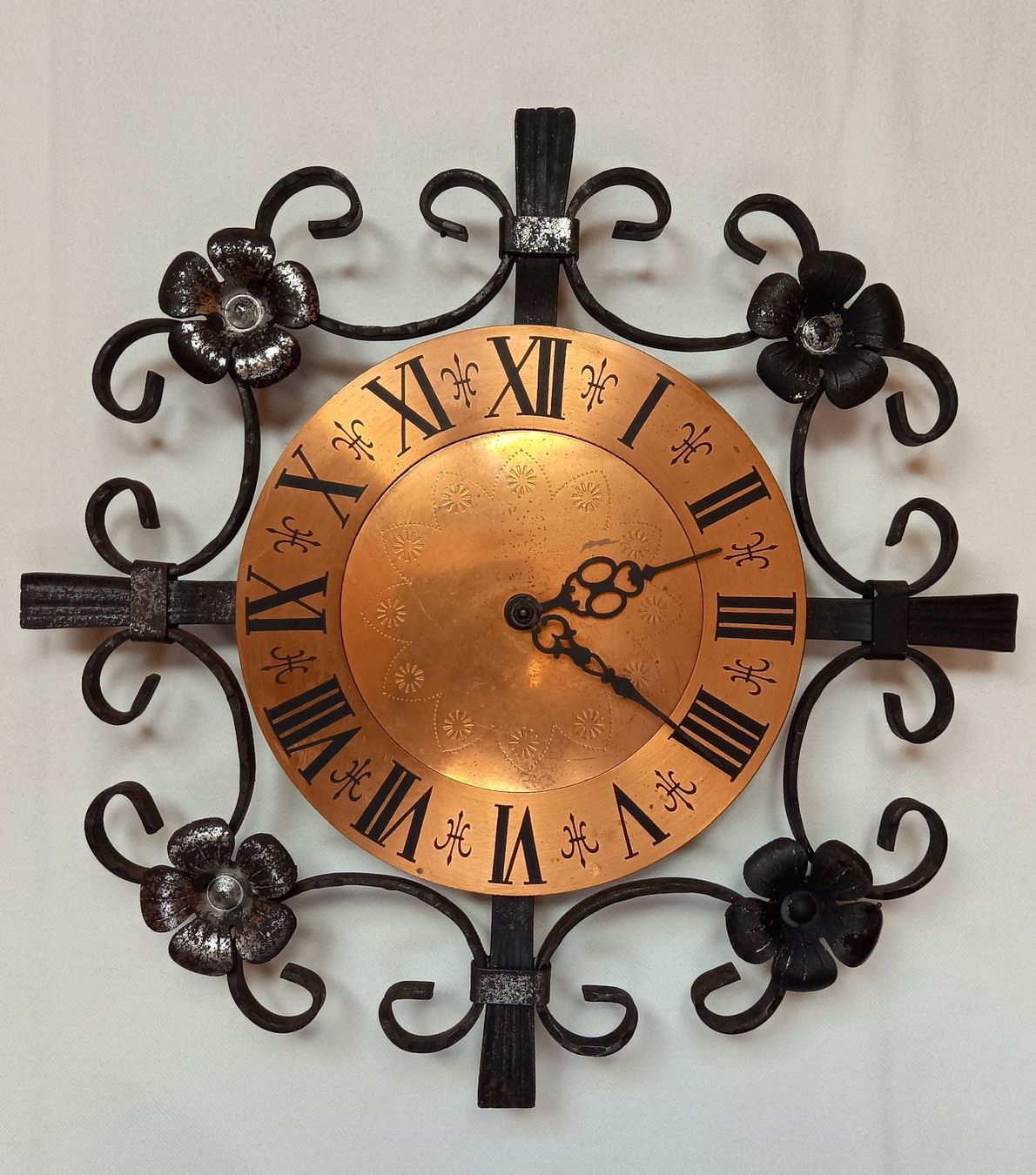 Orologi: Schmiedeeiserne Wanduhr; alt – Usato da Marbach LU venduto da Ilrebo