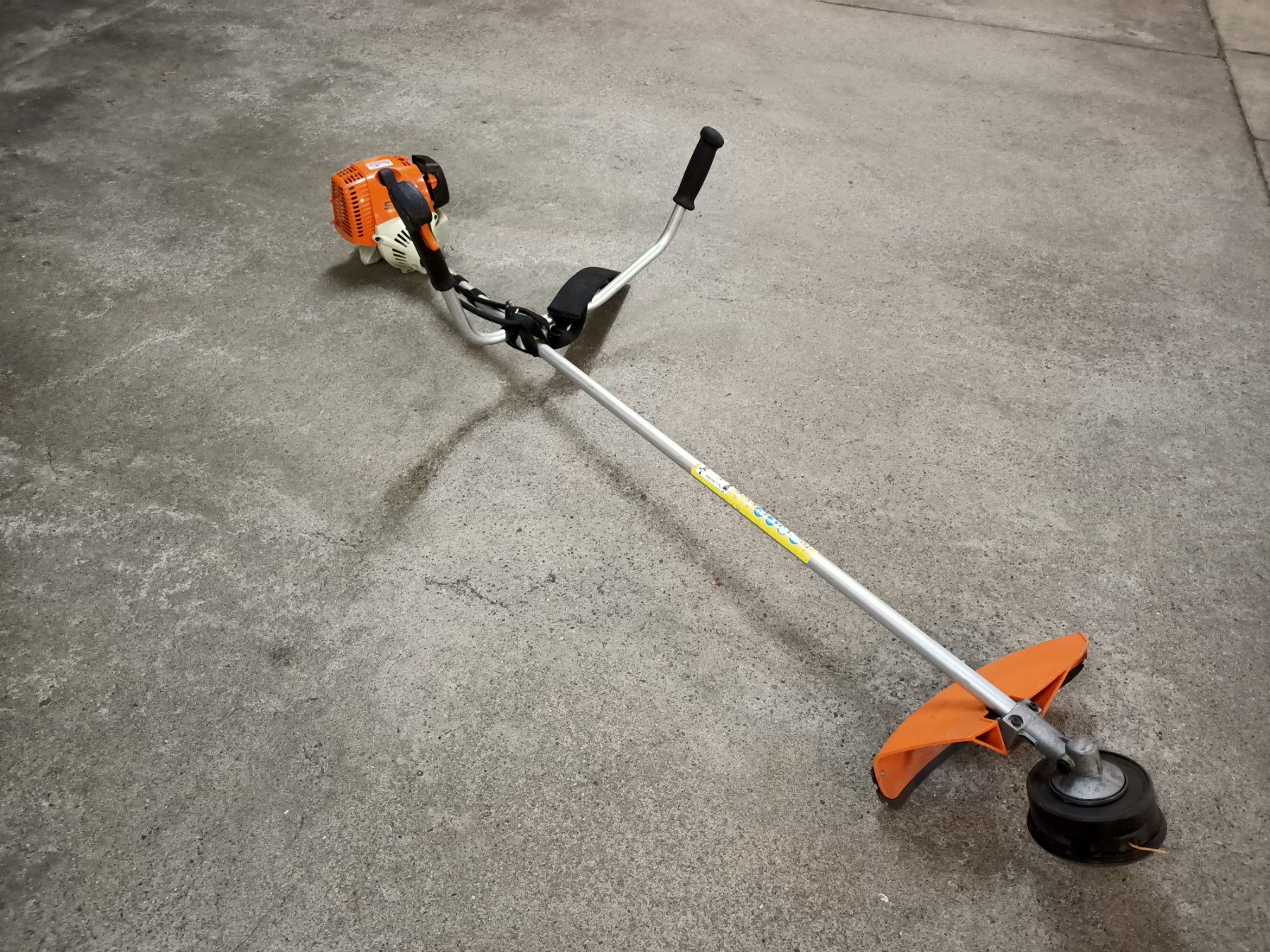 Stihl Tutti gli attrezzi: Stihl FS 100 – Usato da Zürich venduto da Duracell22 3