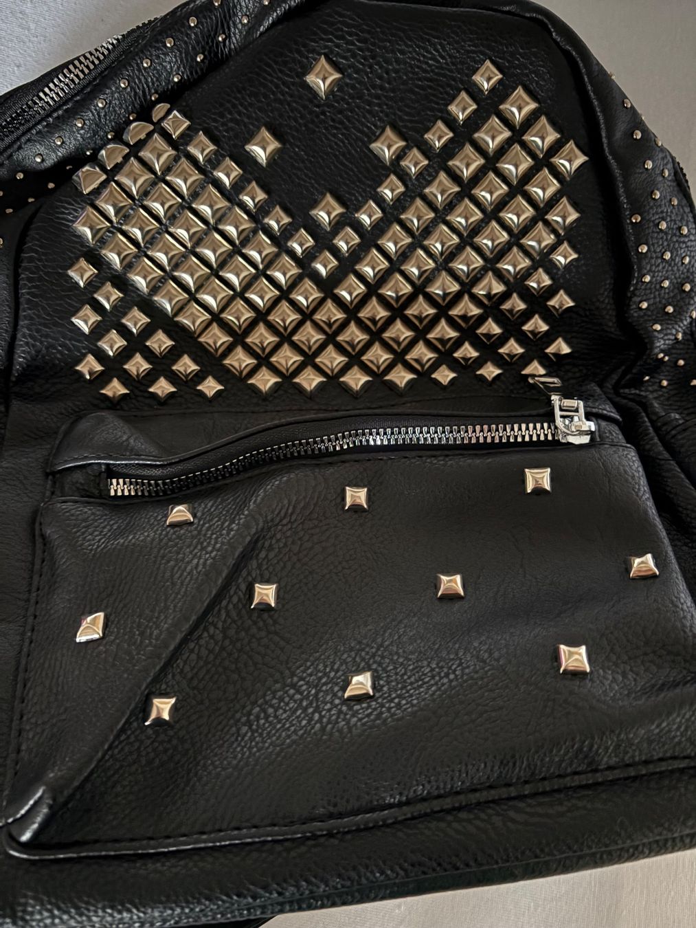 Zaini: Rucksack mit Nieten Neu – Nuovo e nell'imballaggio originale da Schübelbach venduto da S1CH 1