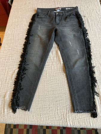 Coole Castro Jeans mit Fransen, Grösse 40 - Neuwertig!