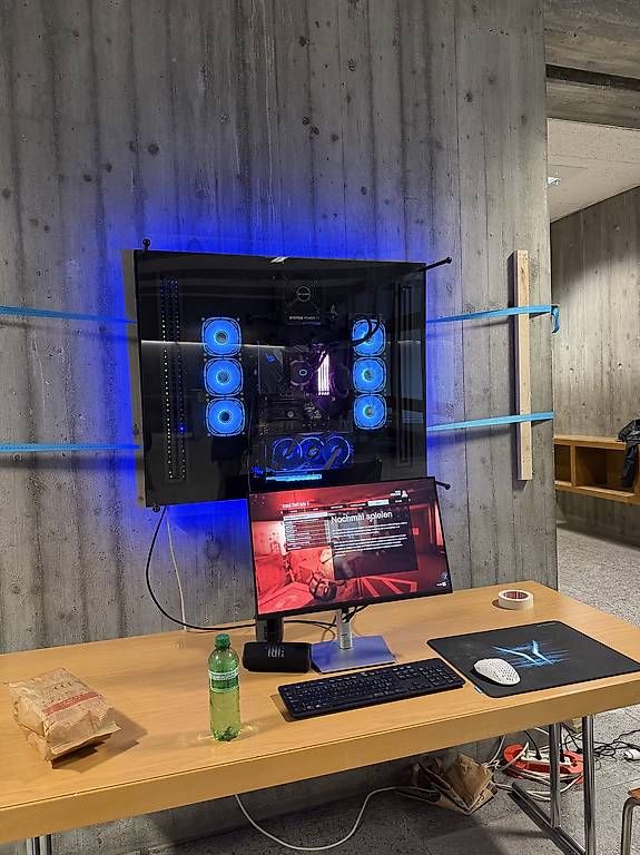 PCs: Gaming PC an der Wand – Gebraucht aus Bonaduz von RArm2005