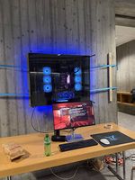 Gaming PC an der Wand
