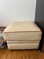 Pouf design en cuir beige, état impeccable.