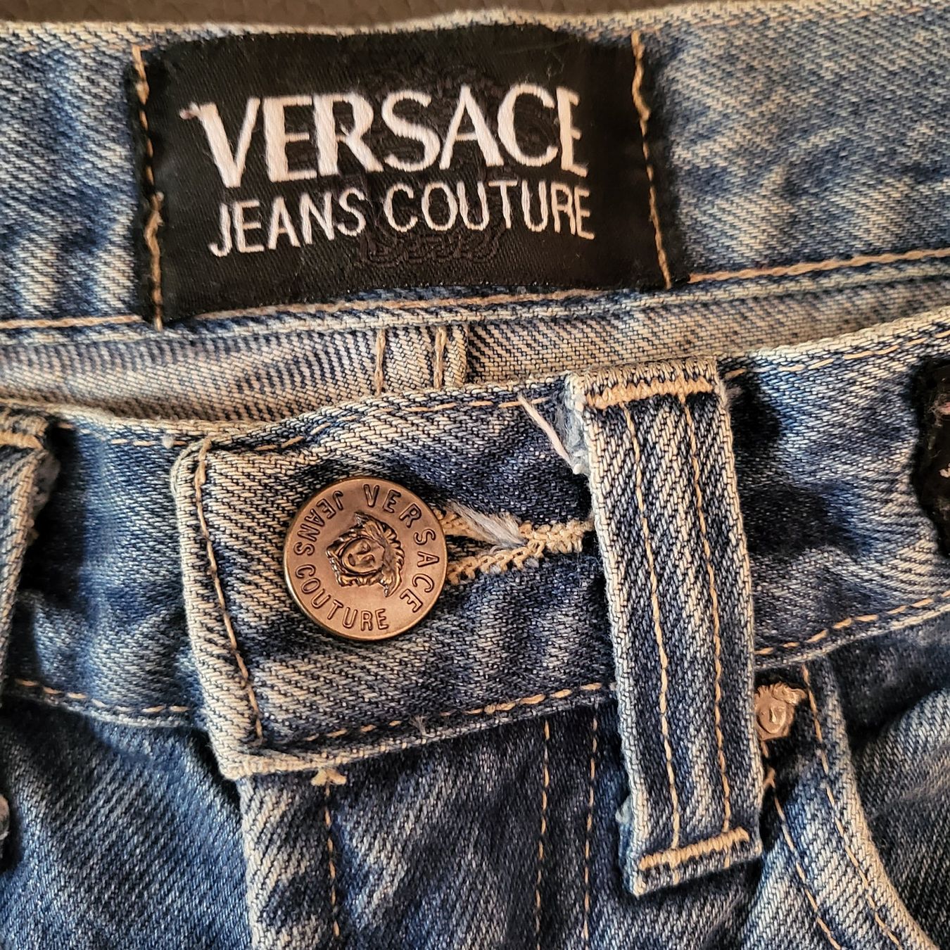 Versace Jeans: Jeans Versace Jeans Couture authentiques, taille 27. – Gebraucht aus Neuchâtel von wikit 2