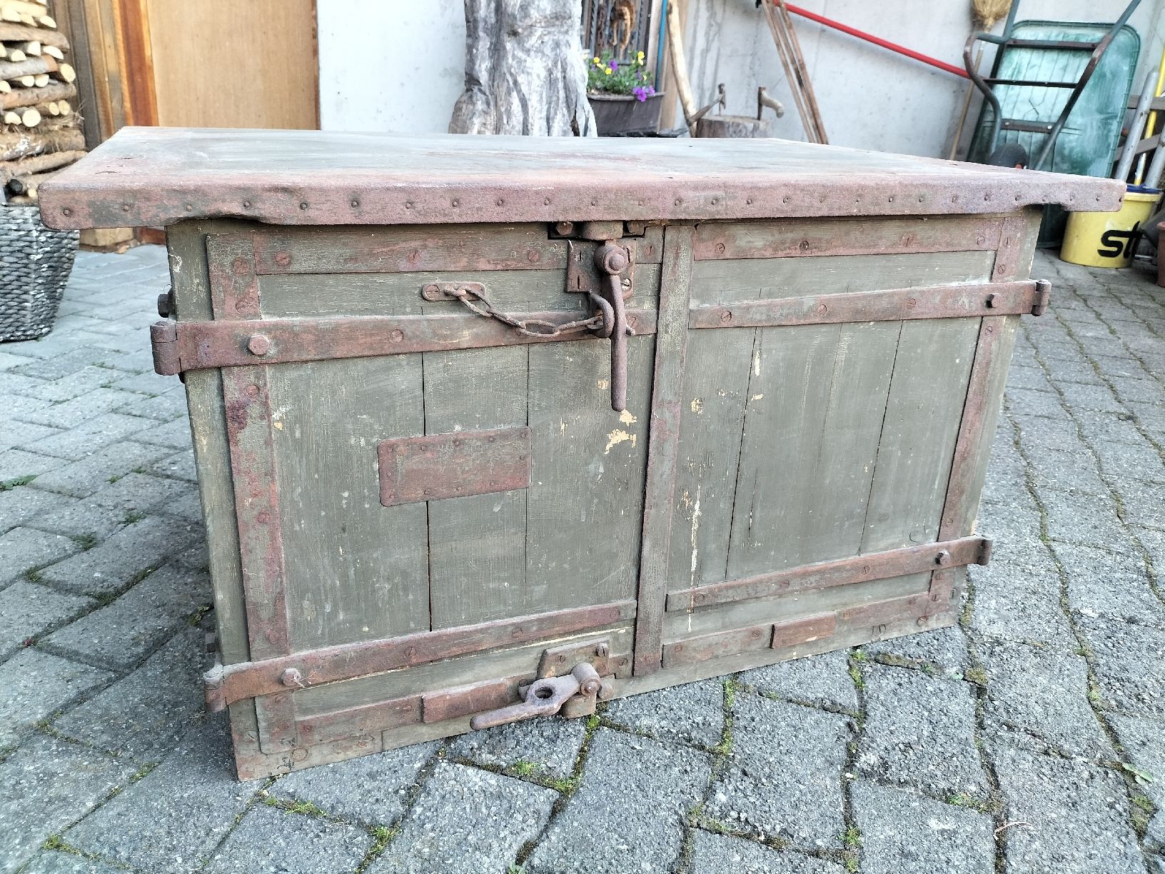 Attrezzatura & Pezzi di ricambio: MUNITIONS KISTE Schweizer Armee 19.00 jht mit Eisenbeschläge – Usato da Müselbach venduto da pat_9c9w
