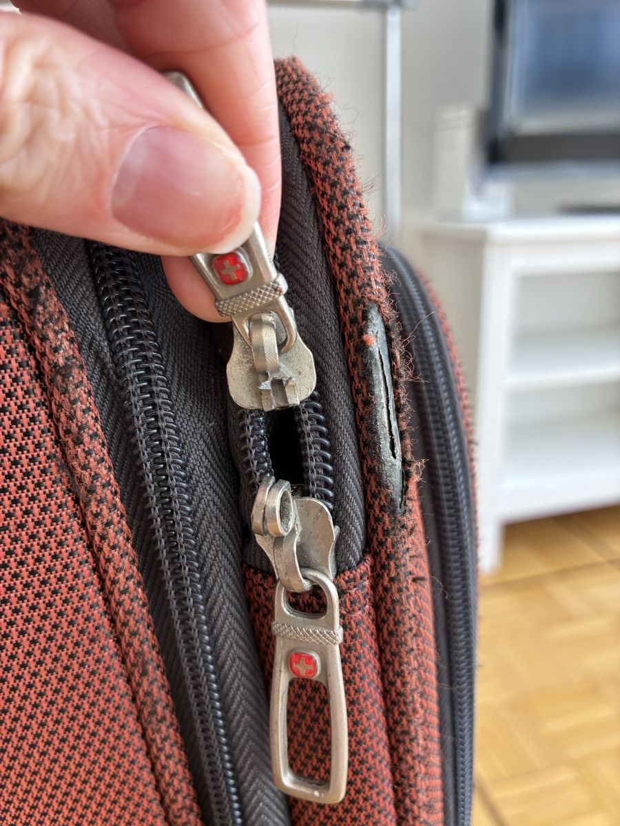 Swiss Valises de voyage: Suitcase suitable for 23Kg – D'occasion à Luzern par car_9qxd 4