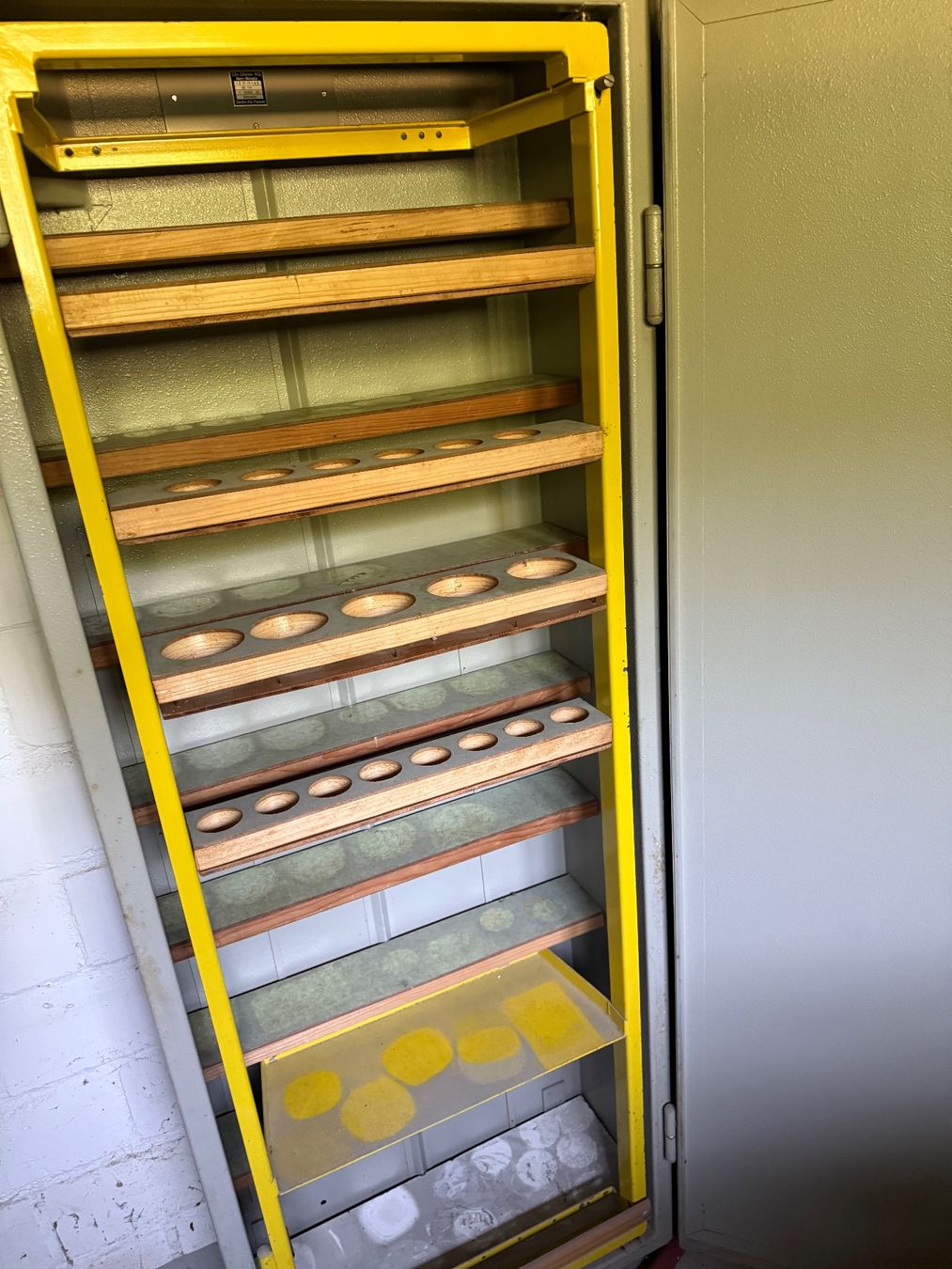 Schränke: Blechschrank – Gebraucht aus Horriwil von Carrera68 6