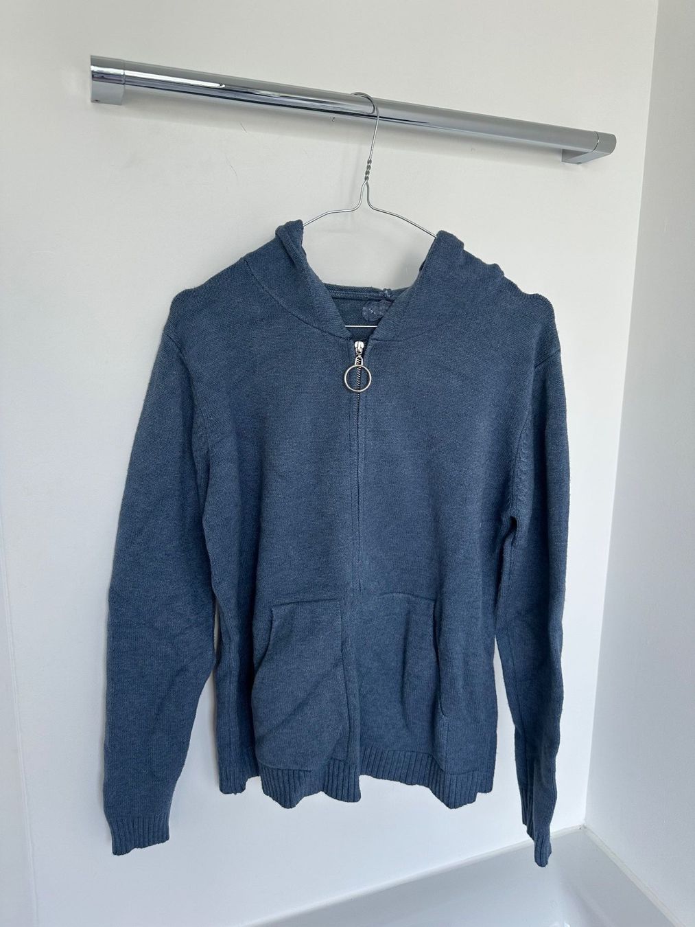 Kleiderpakete: Blaue Strickjacke mit passender Hose Set Gr.S/M – Gebraucht aus Triesen von ann_6mxb