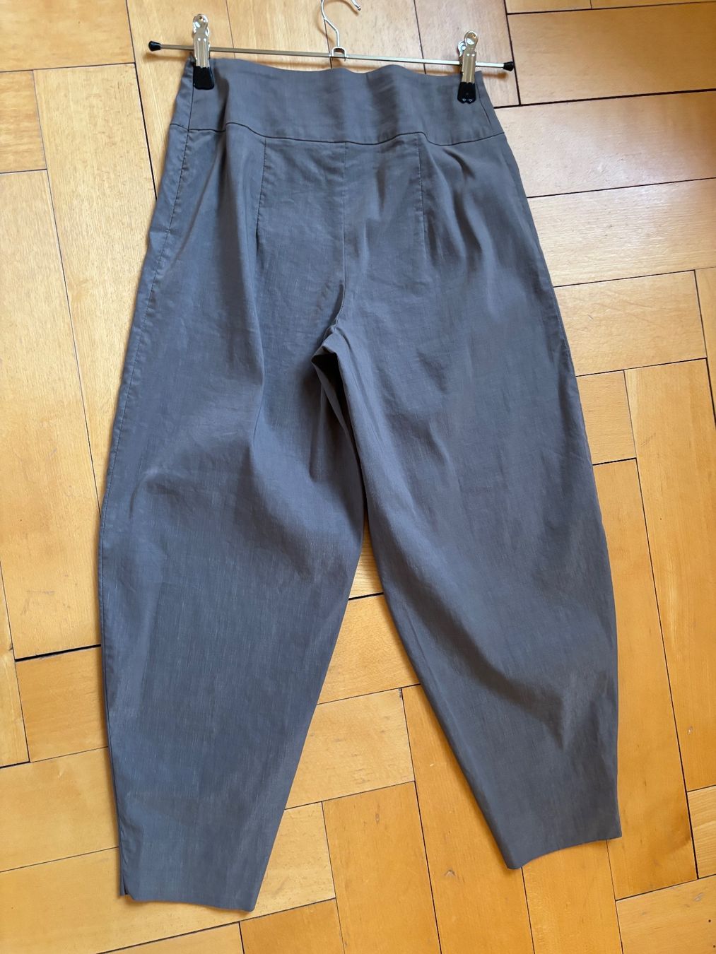 Sarah Pacini Hosen: Sarah Pacini Hose, Leinen,elastisch, 0= 36 Np:389.- – Gebraucht aus St.Gallen von shiwi12 6
