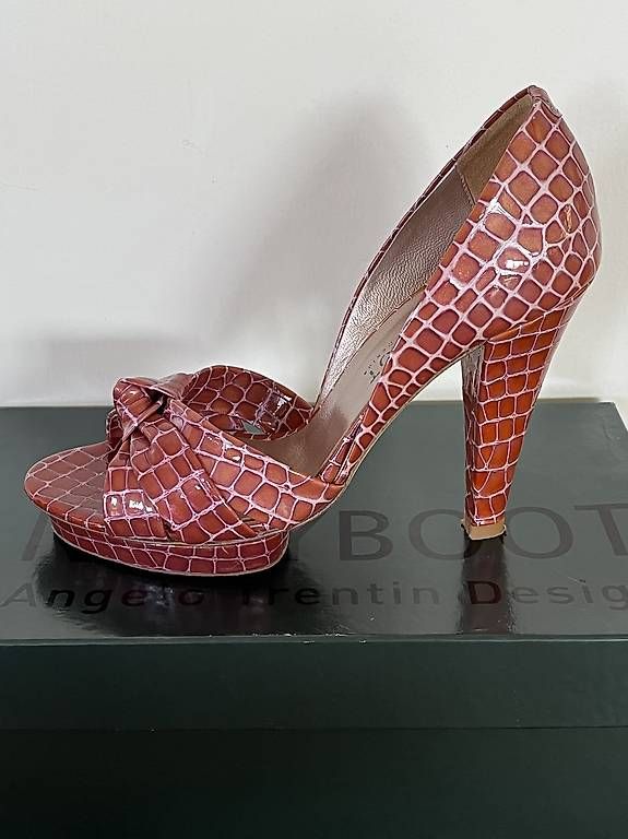 Scarpe da donna: Rosa Lackleder Sandaletten – Usato da Mittelhäusern venduto da cgrandi 2
