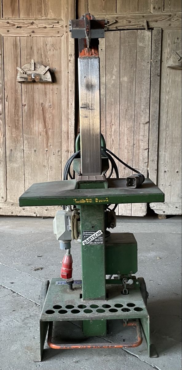 Alle Maschinen: Holzspaltmaschine – Gebraucht aus Etzelkofen von Evolution.22