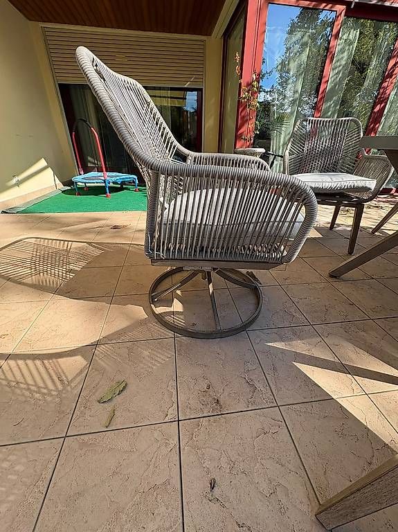 Set de table et chaises: Outdoor Dinning set – D'occasion à Chambésy par cha_p6xr 1