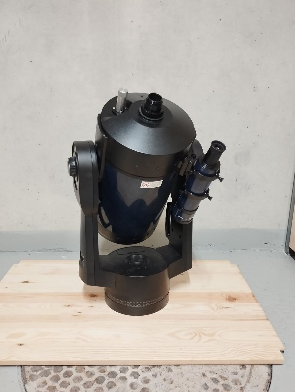Teleskope: Télescope Meade LX90 EMC 8'' avec trépied – Gebraucht aus Prilly von Gesamtkunstwerker 1