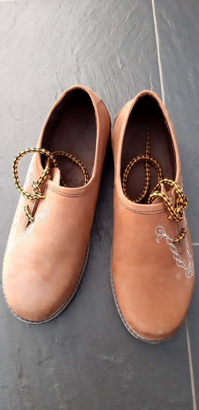 Scarpe da donna: Trachten-Schuhe Gr. 40/41 – Usato da Ftan venduto da StefanCorina